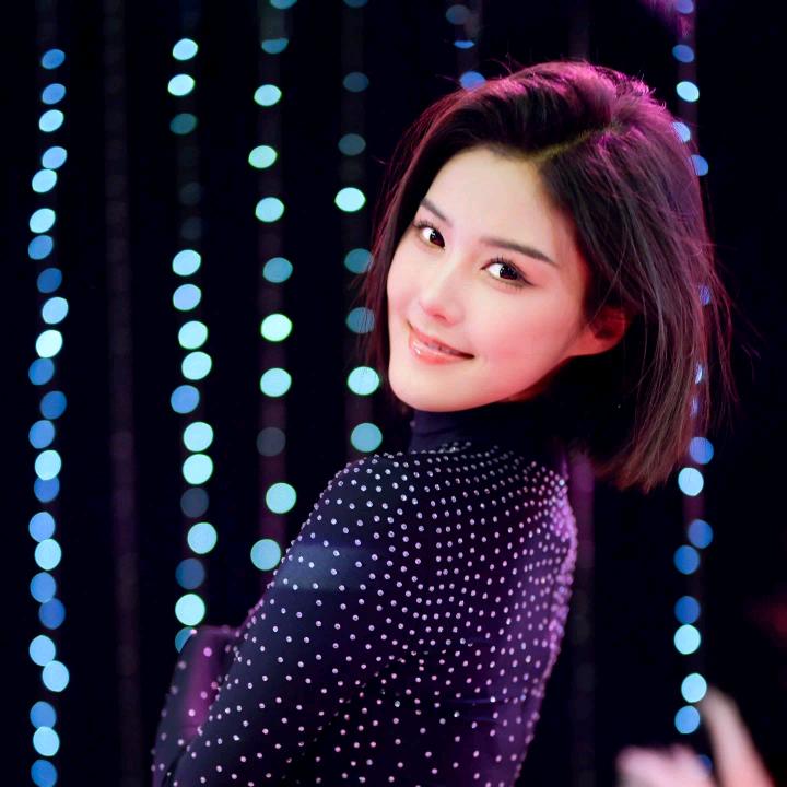 程儿真人美女