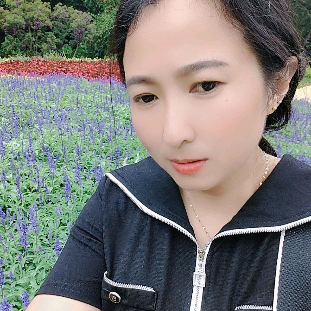 山咔咔的小黑妹