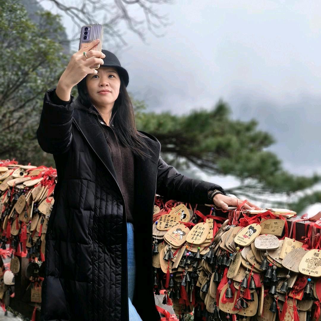 梁小姐！