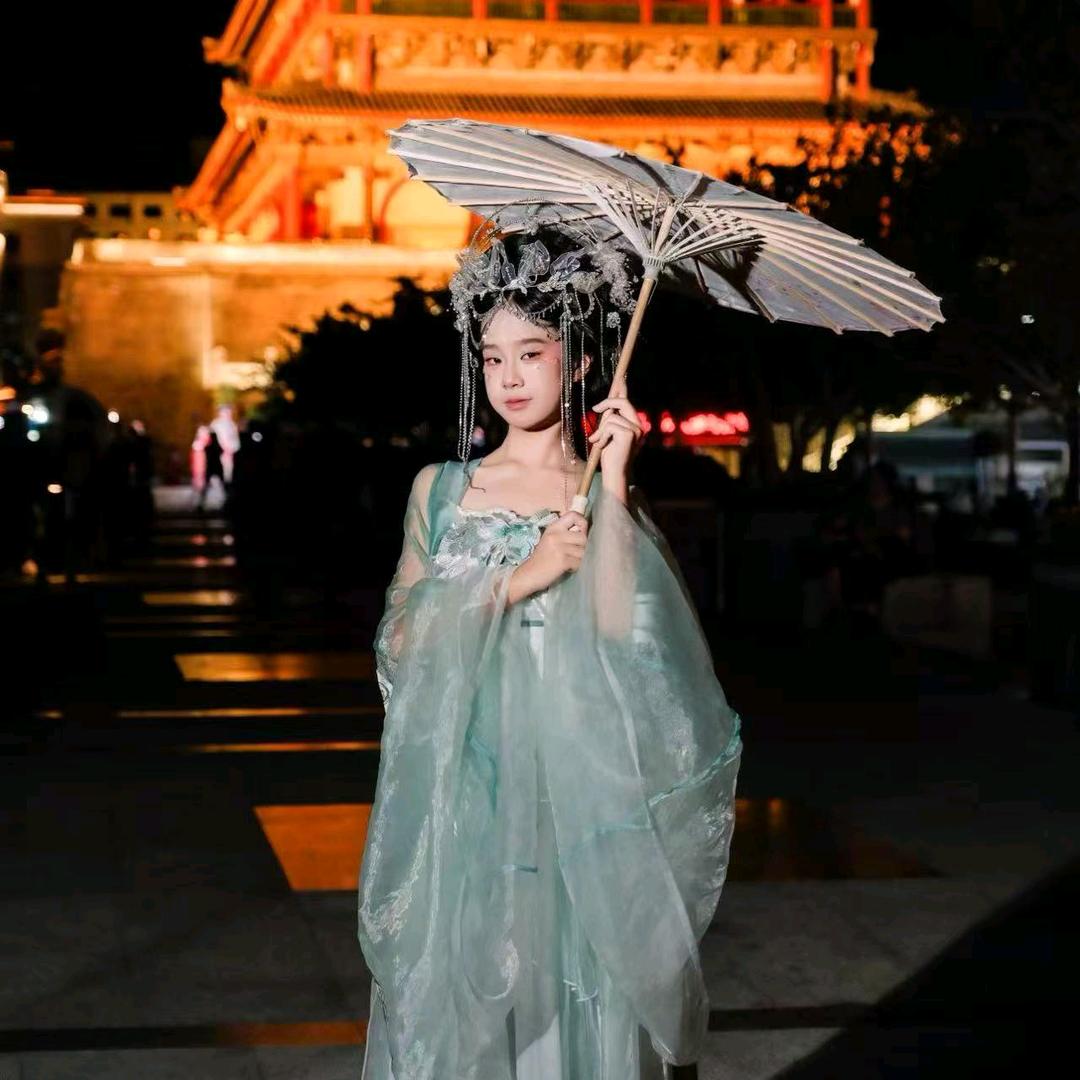 静听秋雨头像
