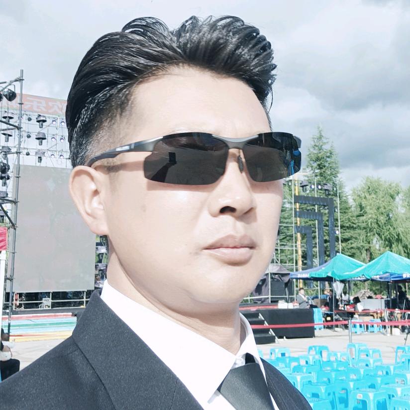 傲雪苍狼:小陈哥