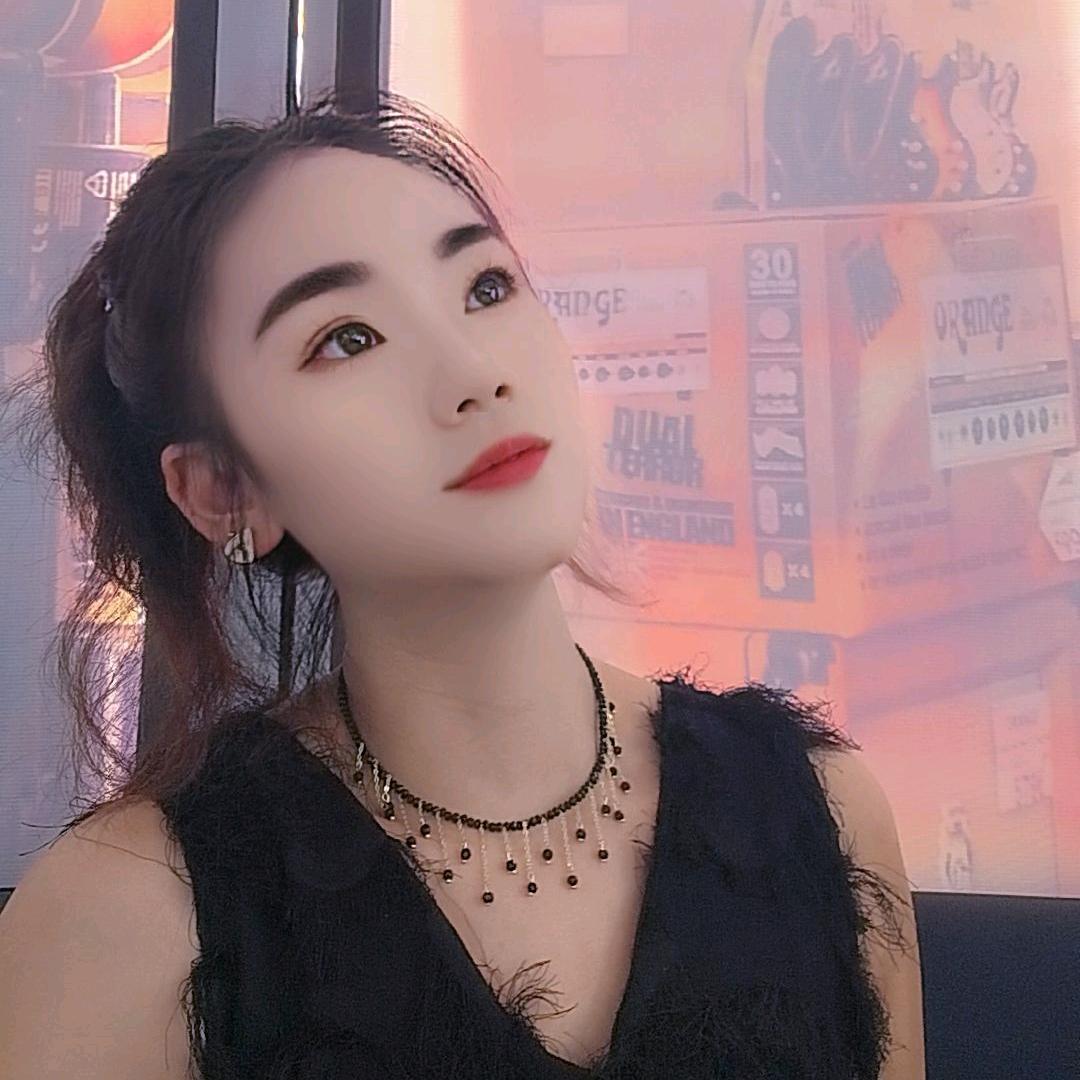 顶俏洗衣液工厂店小妹