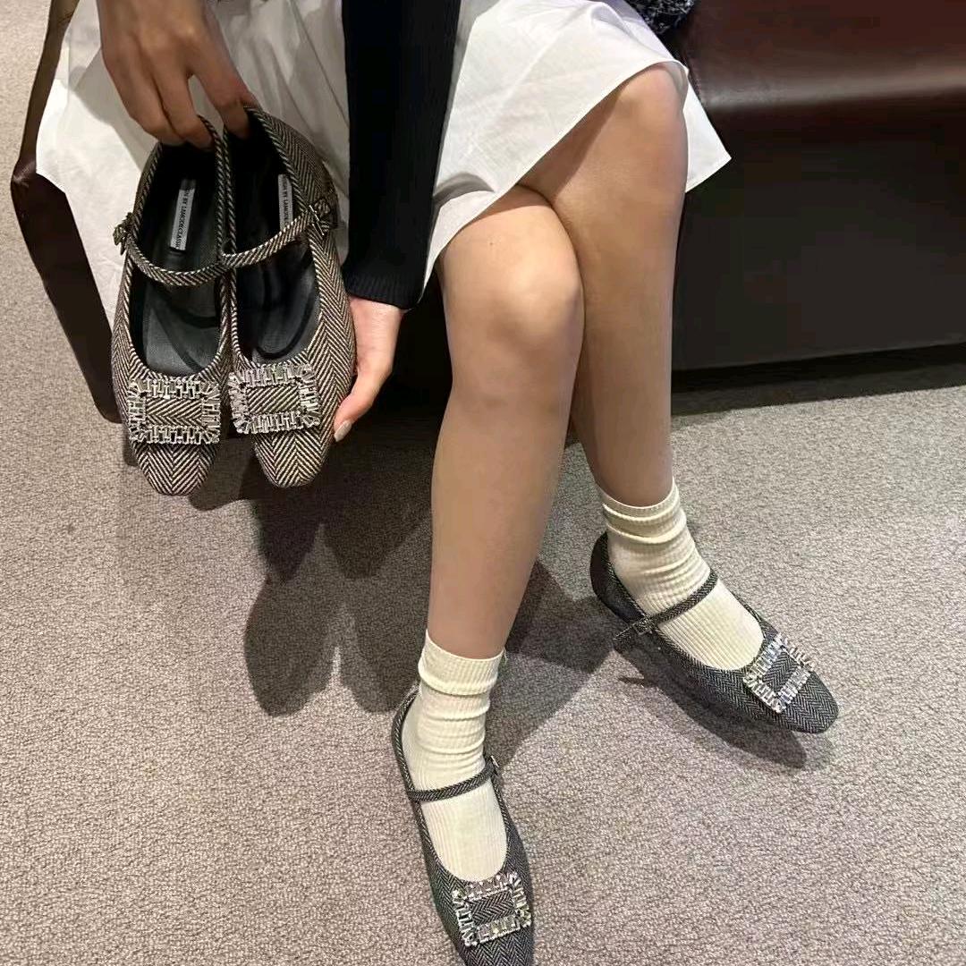 一间潮流女鞋馆