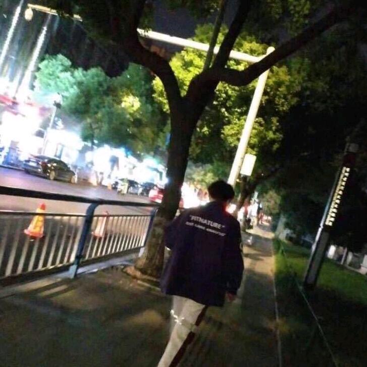 不会上单的theshay