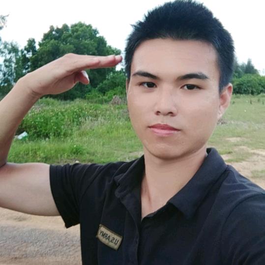 二十出头小伙