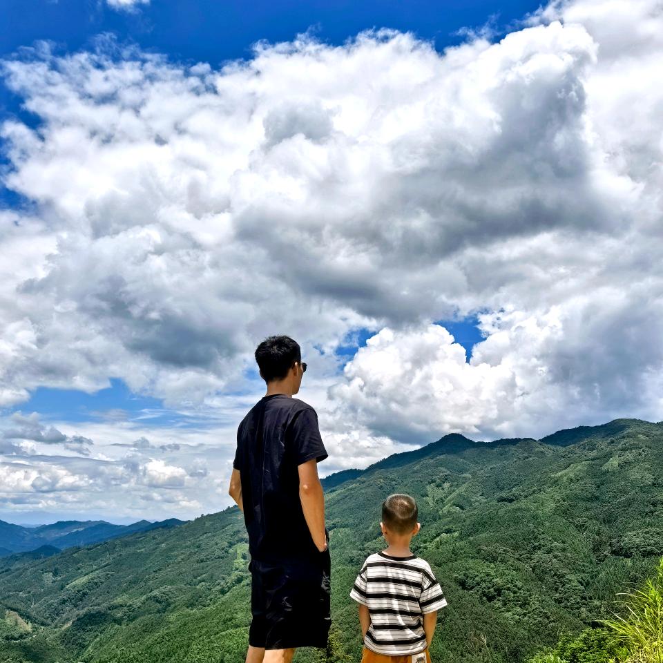 90后创业开木材加工厂