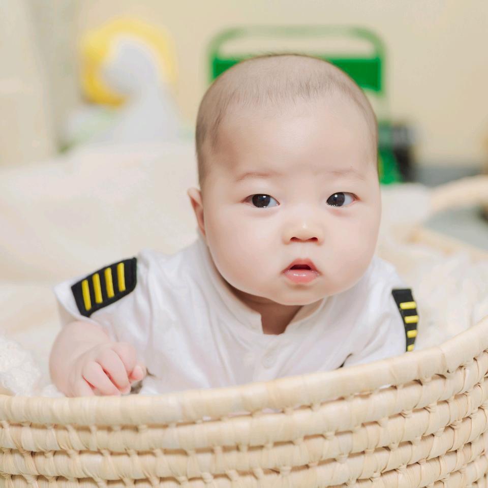 爱啃猪蹄的大爷