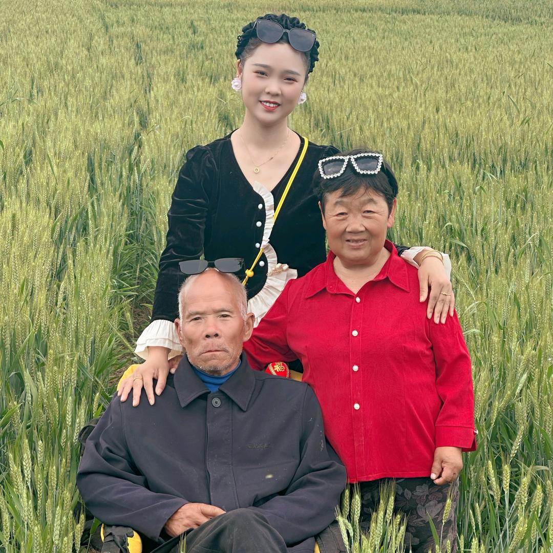 乐观的莹莹（今天带父母开心护肤专场）