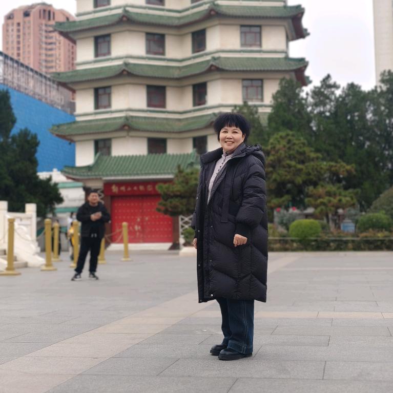 何家大姐月月吴昱乐乐奶奶