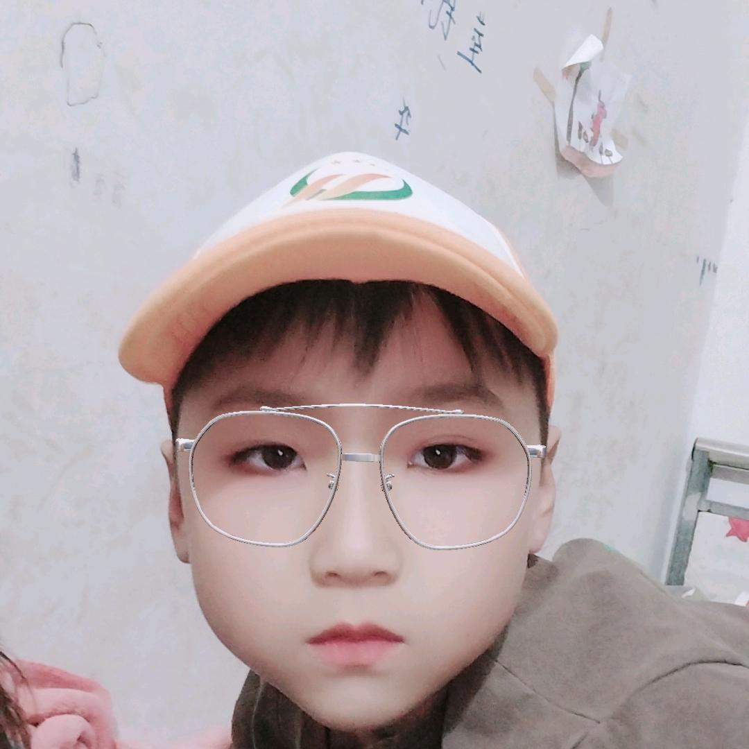 小帅哥，董凯华