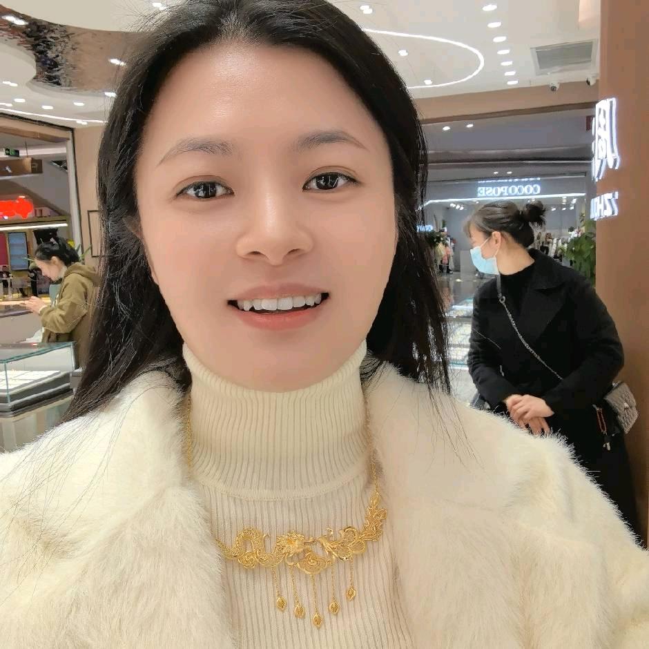 珠宝老板娘阿玉 （周六福江华城店）