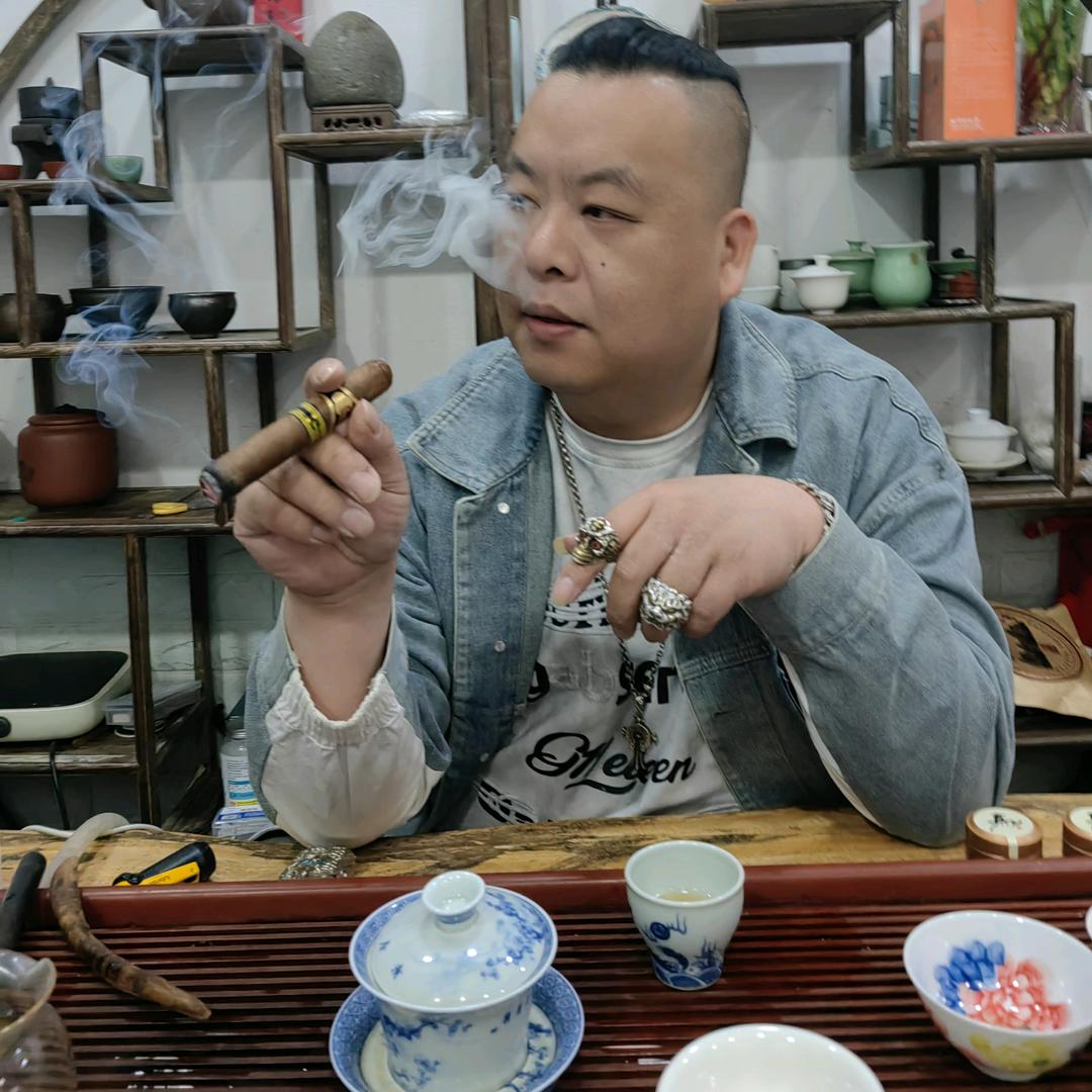 走在路上的人…