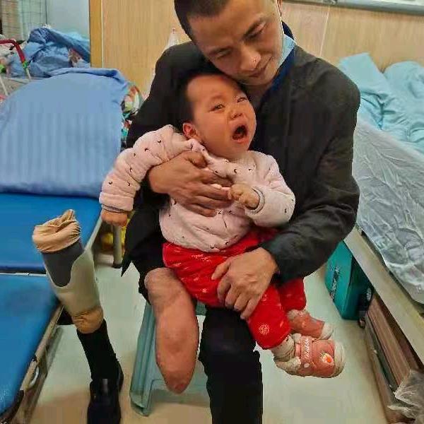 张大哥（独腿雅晴爸爸）