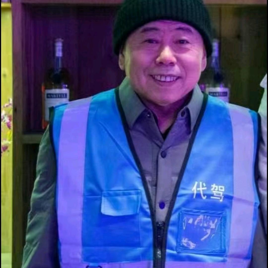 何金银，送外卖的