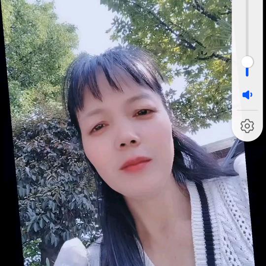 微笑掩饰悲伤