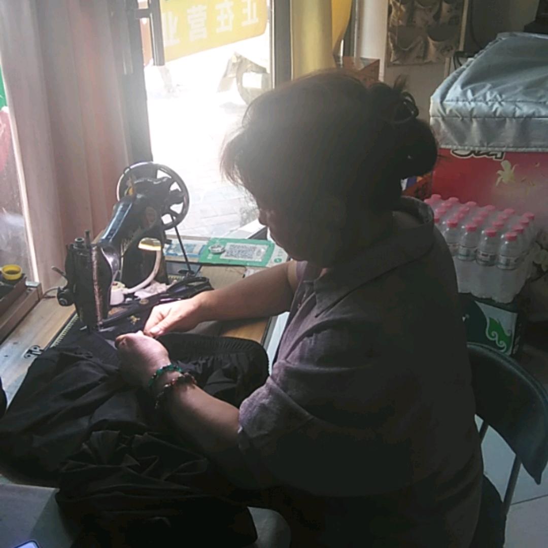 澳芝干洗<绿地>～~～裁缝    刘大姐