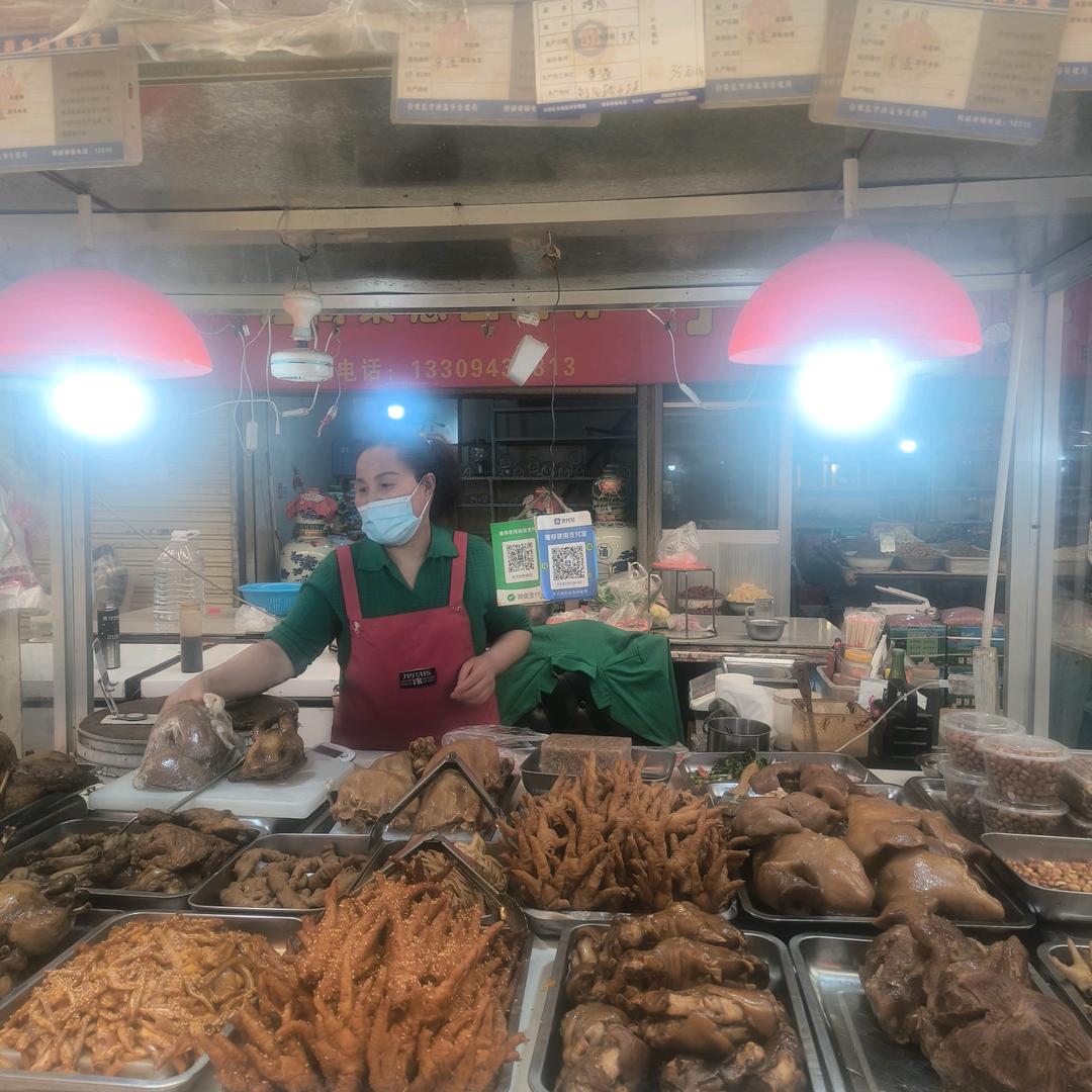 白银市义乌菜市侯大姐卤肉