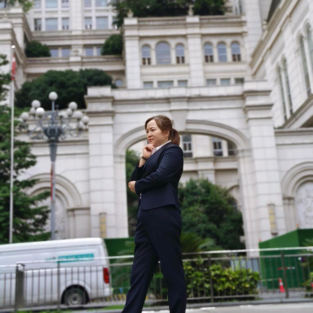 我是良村吼滩阿妹，拿刀人