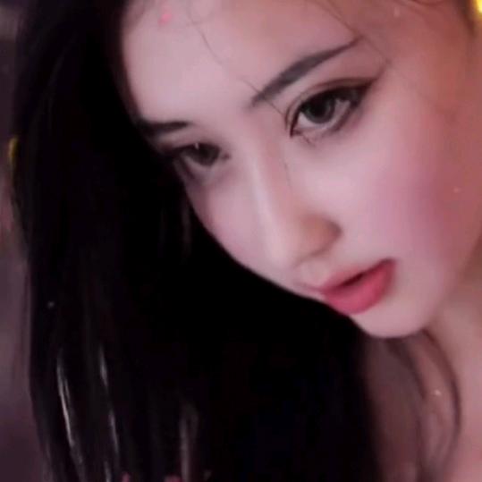 芭蕉叶下听雨