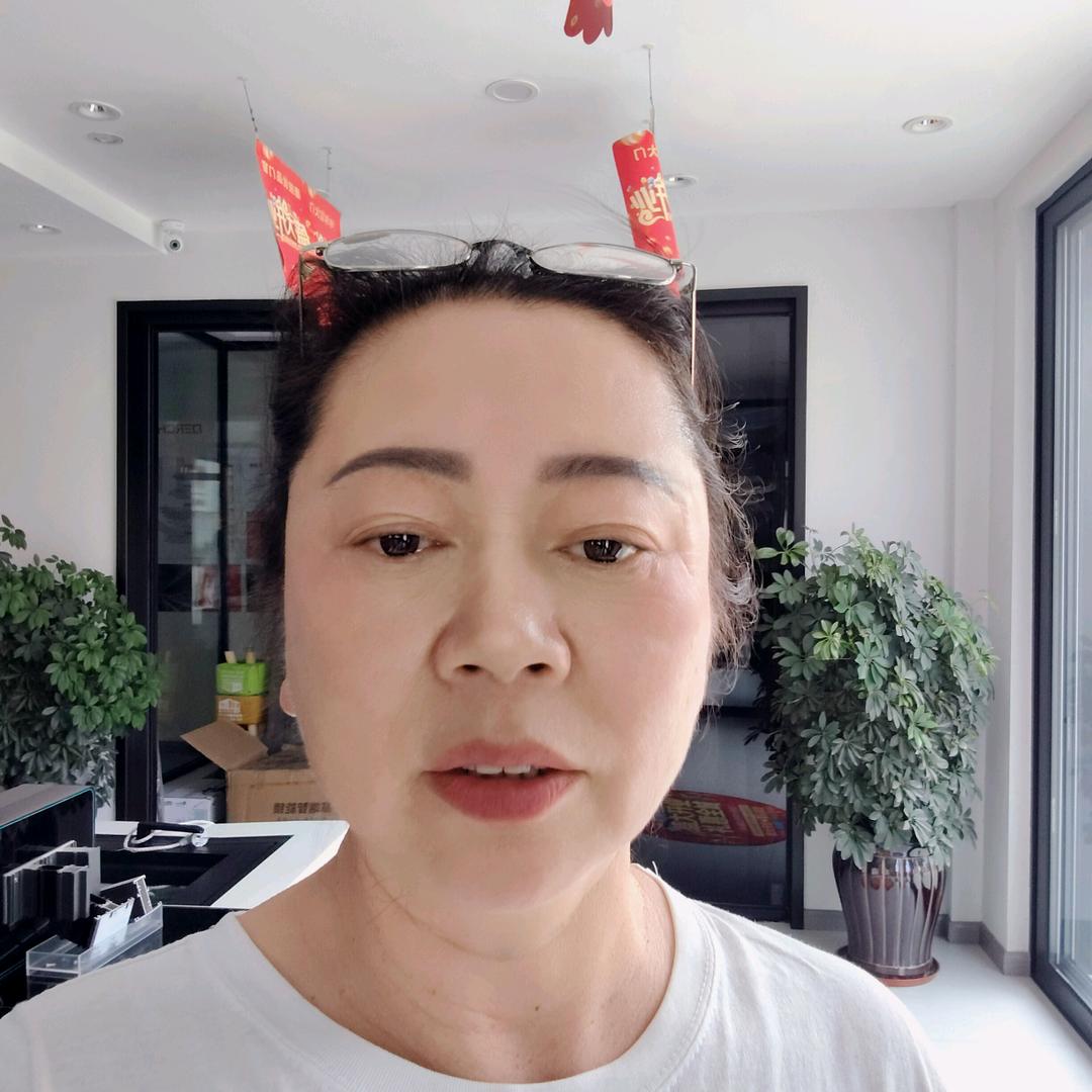 小池年年红门窗姚姐