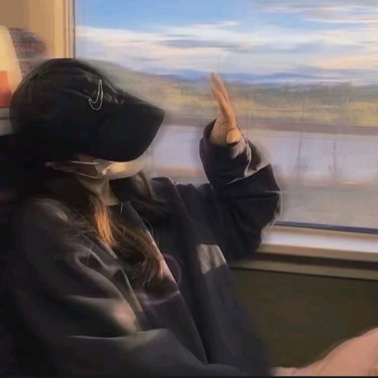㿝屰.