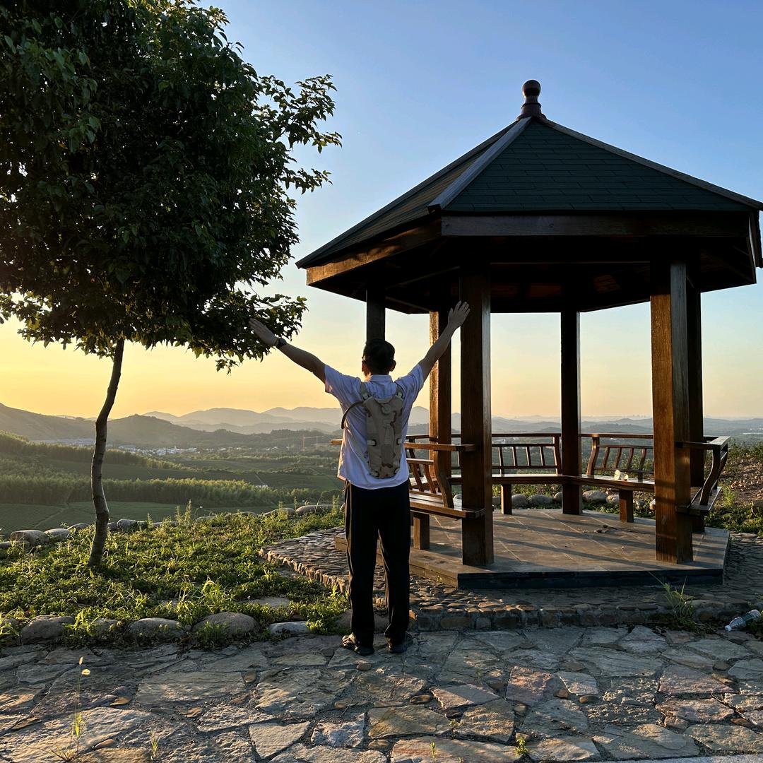 哟哎，王总，您来啦