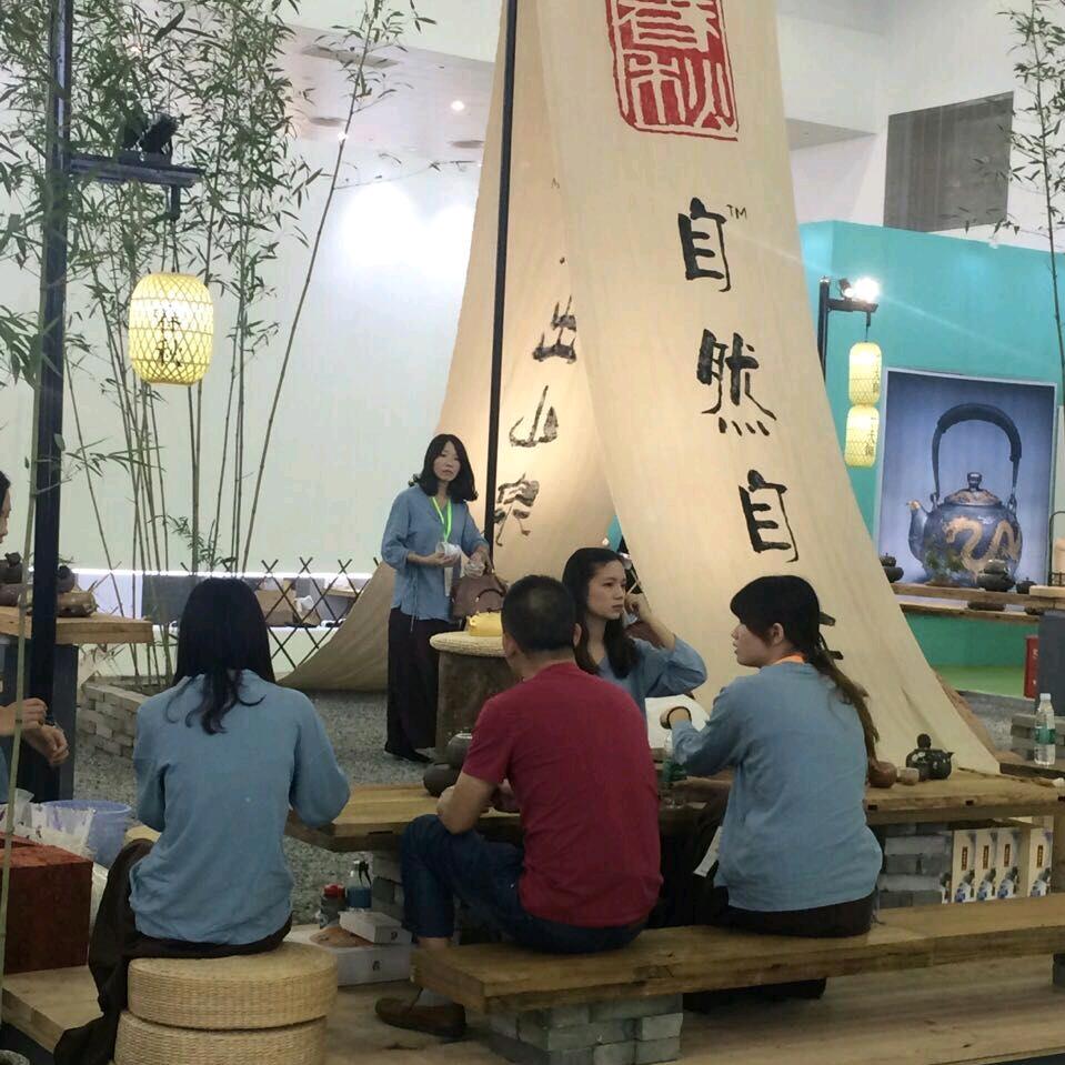 我姓黄，黄色的黄