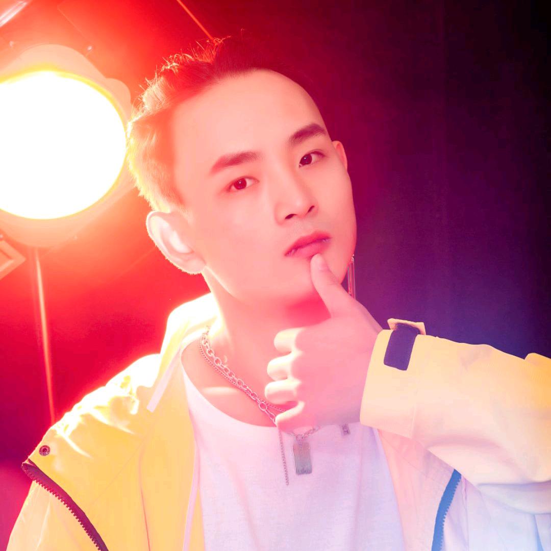 含笑戏红尘