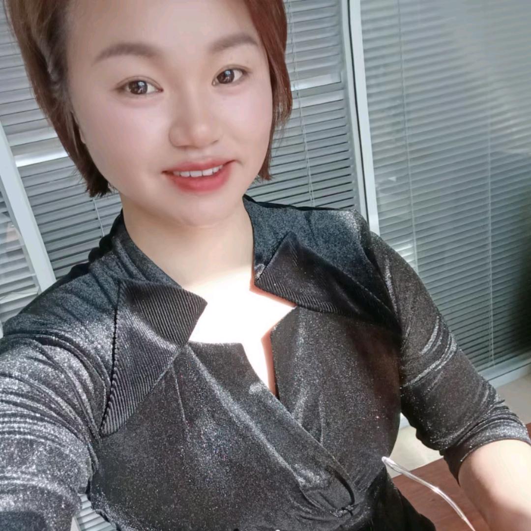 黄莉