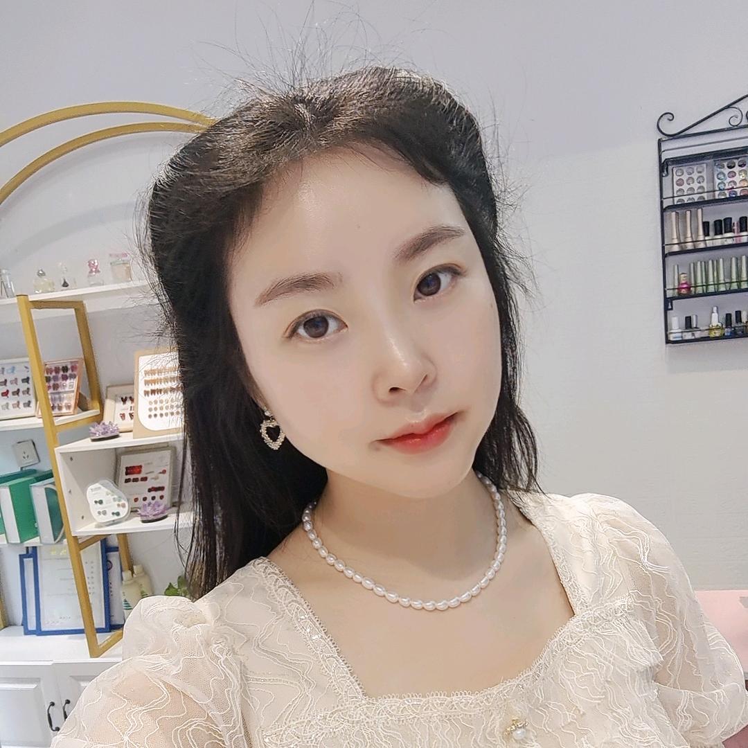 素媄美妆
