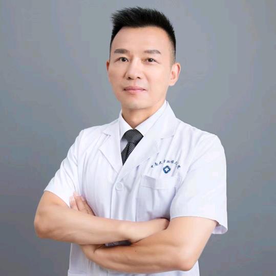 湘雅三眼科主任熊炜