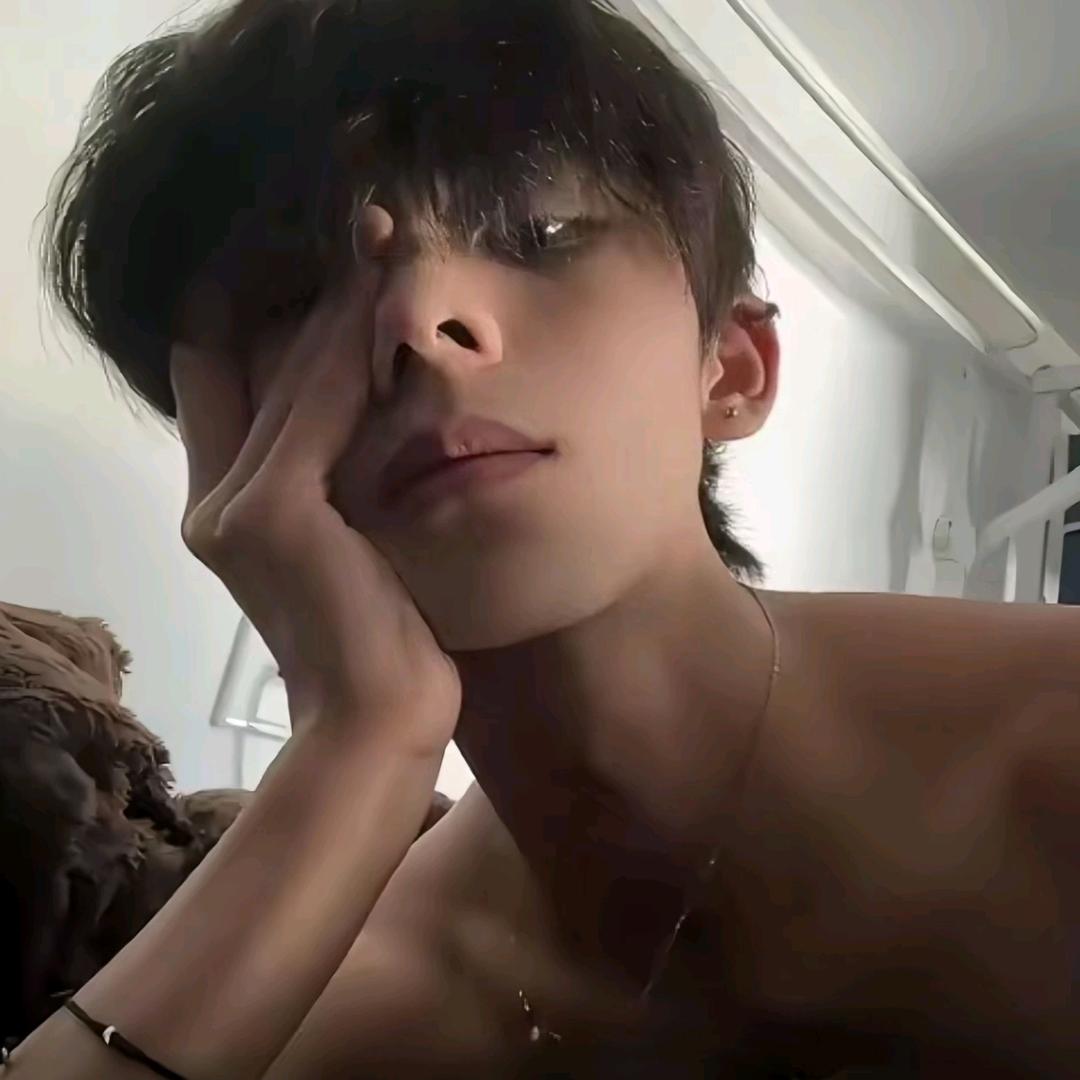 玲玲是男的