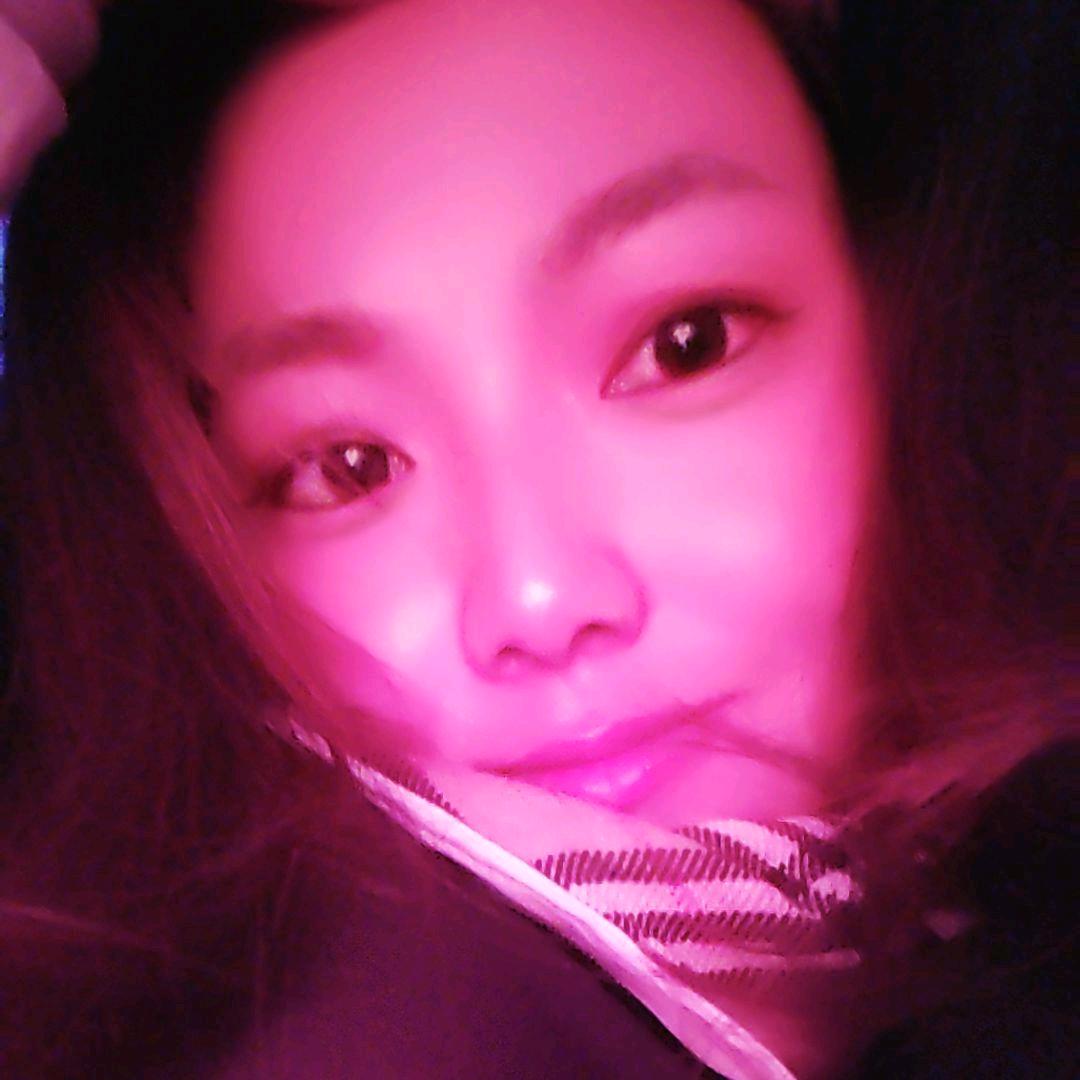 ✨Lᵒᵛᵉᵧₒᵤ♡: 二晶🍓♡:😘