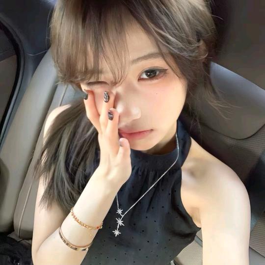 你腮帮子鼓鼓的