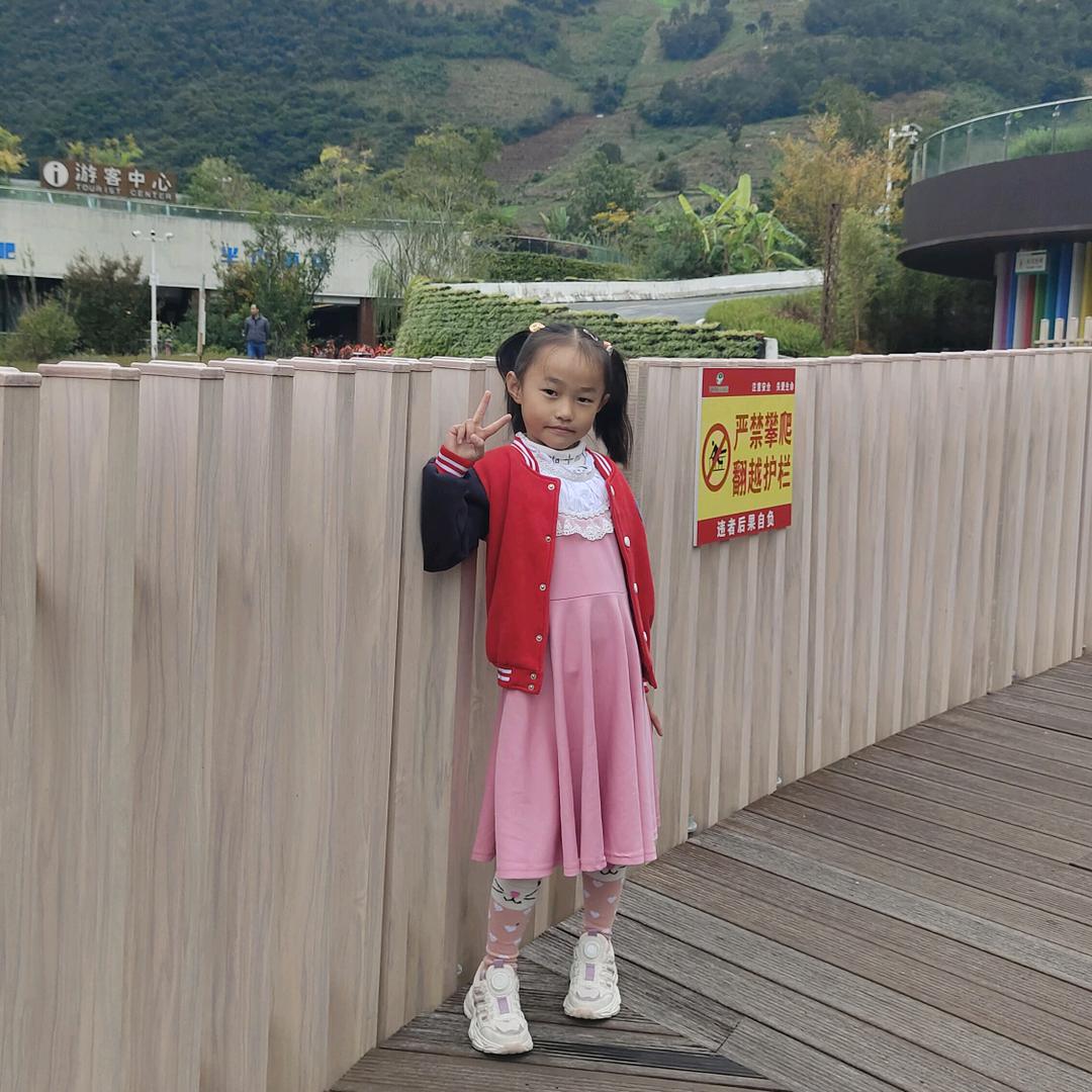 开心幸福的一家人
