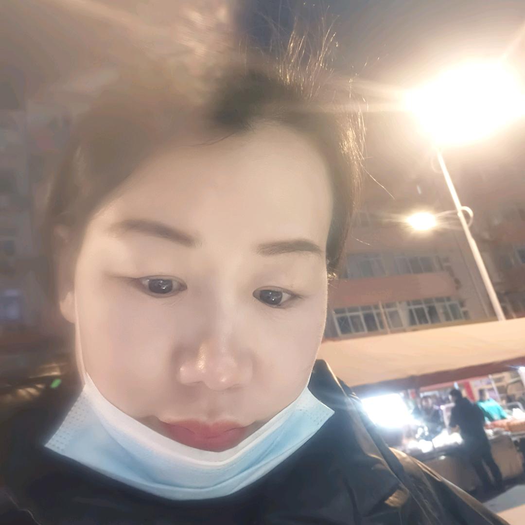 摆摊卖海鲜的萍姐