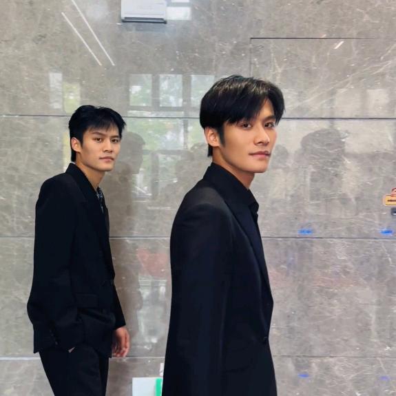 疯狂大小杨哥【三只羊】