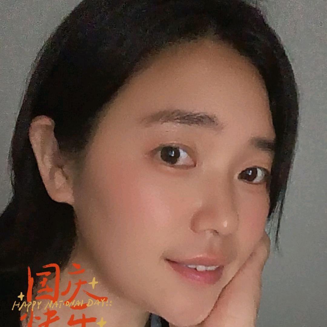 在新干卖家具的邹姐