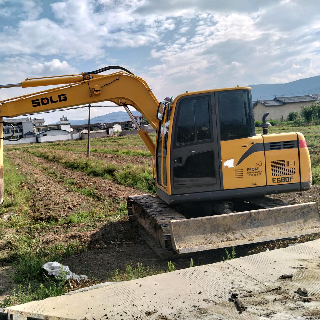 AA小何挖机出租及运输