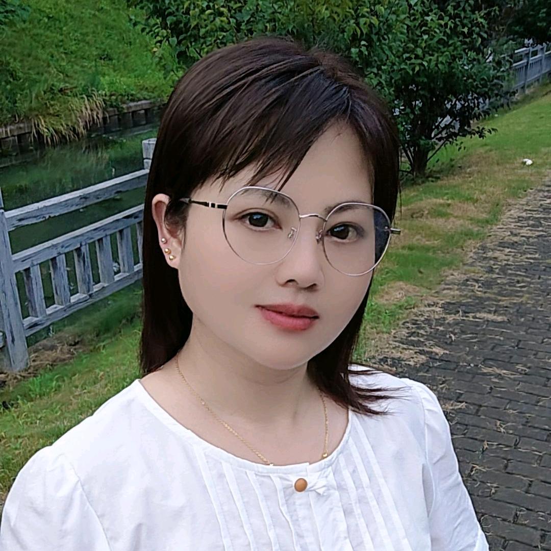 邓琴琴手工钩织