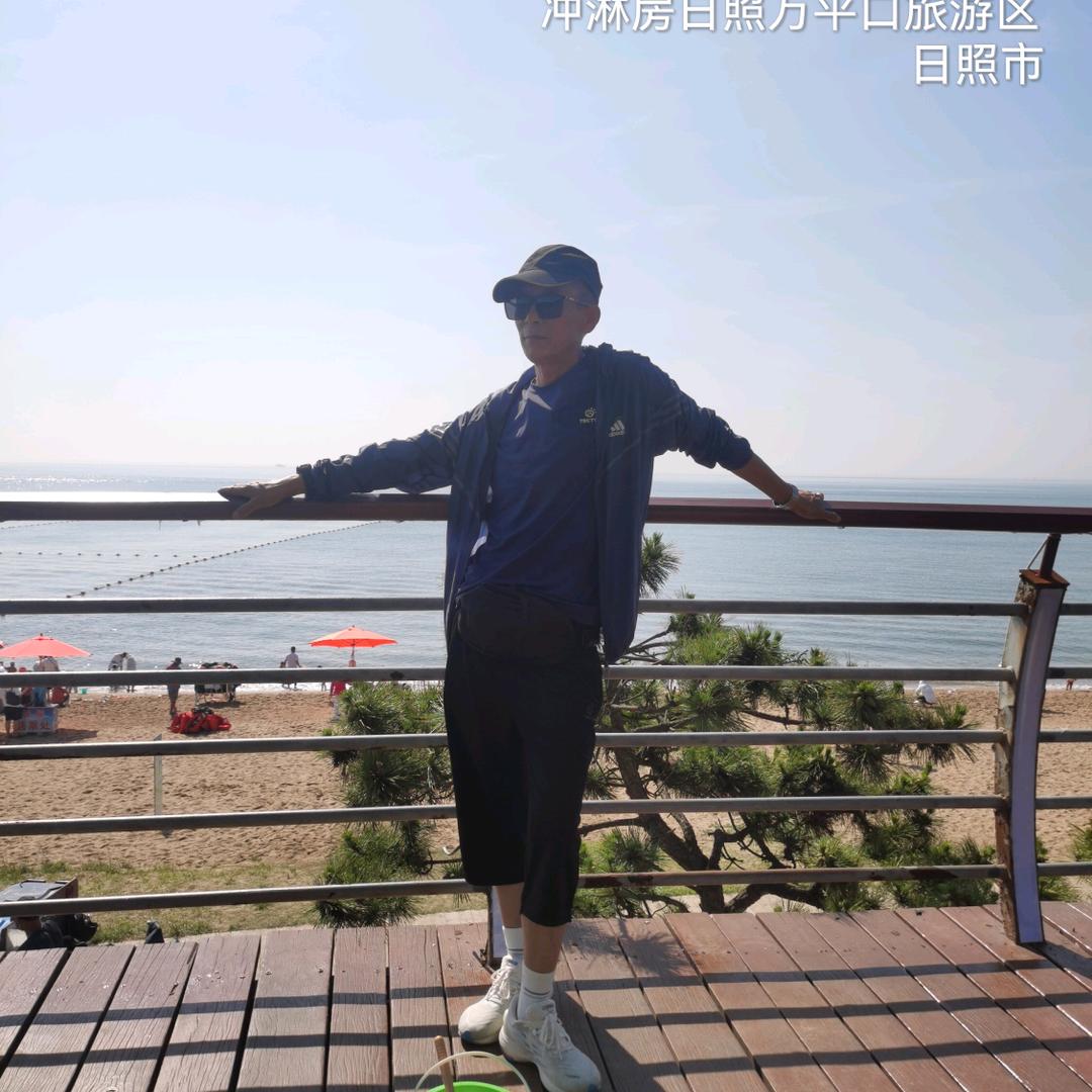 老四：爱钓鱼🎣