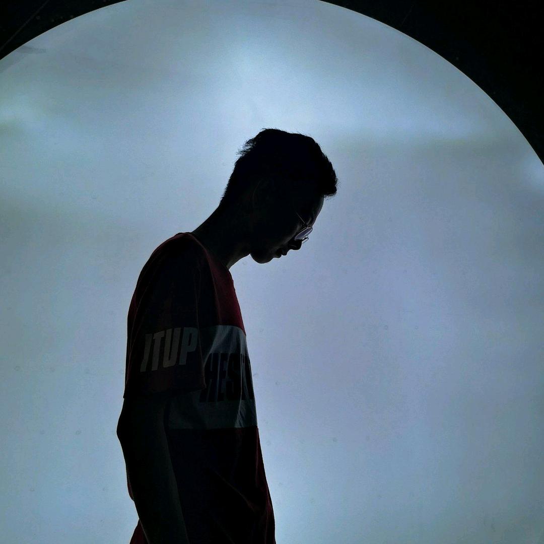 只不过多了个疯子罢了