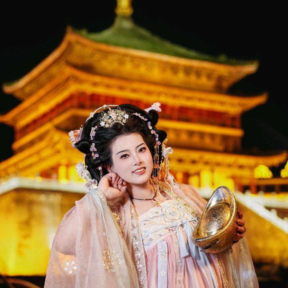 蔷薇的小燕子