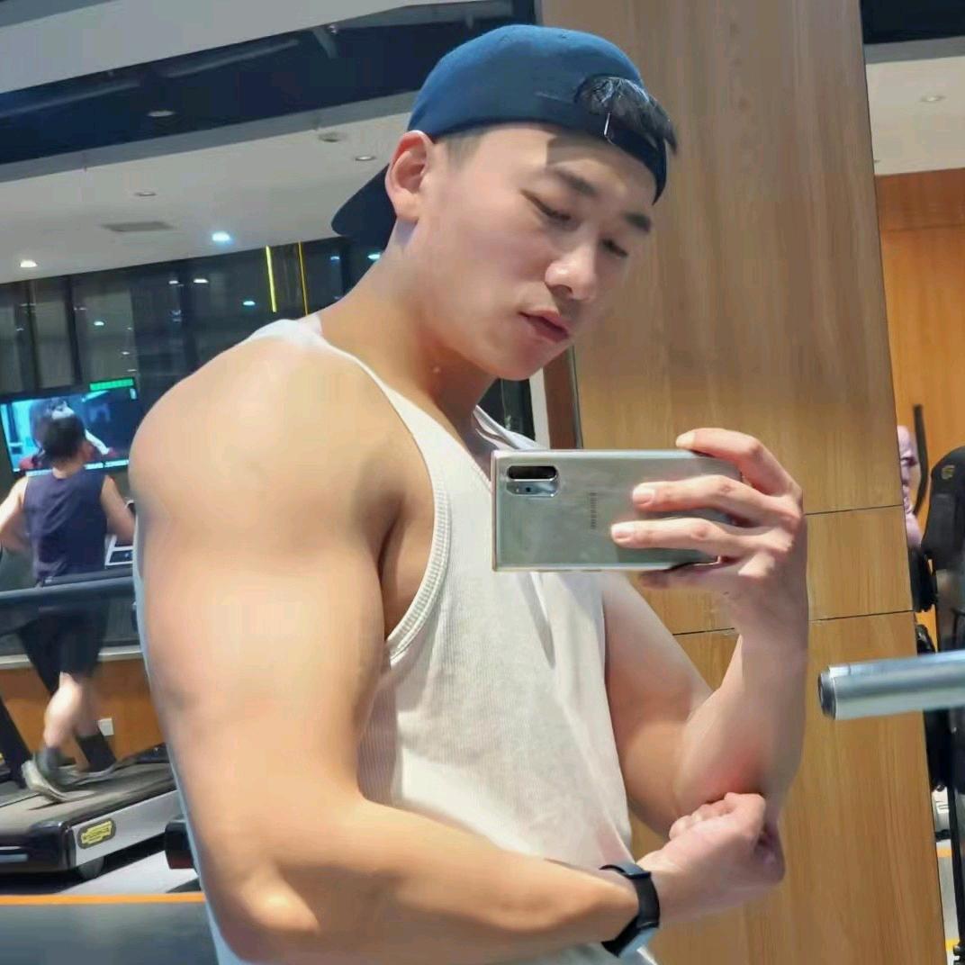 按时健身李教练