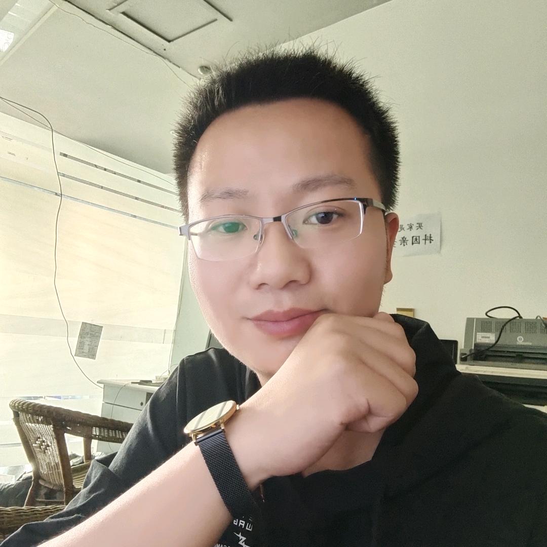 小何