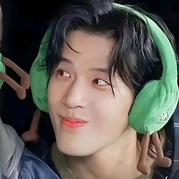 老奶奶带我闯红灯