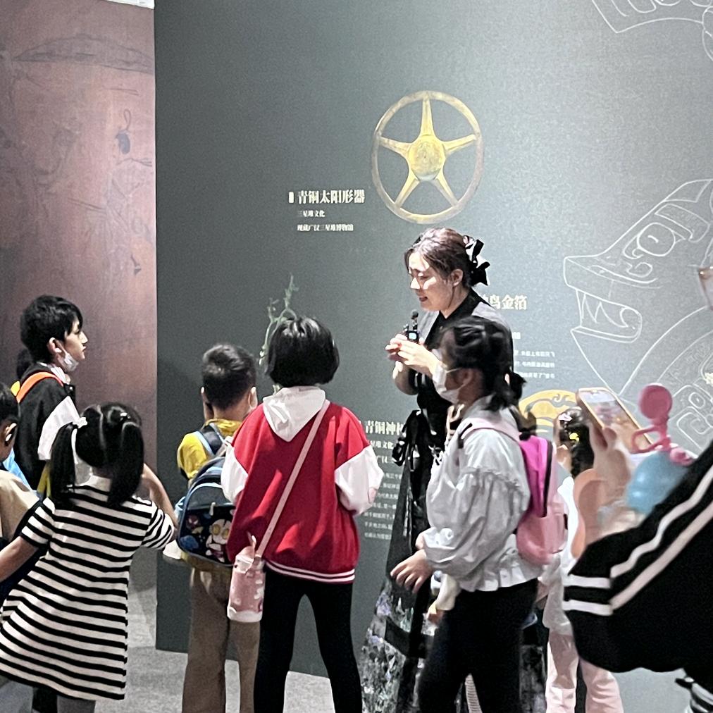 云起美术馆的讲解日常～Vivian