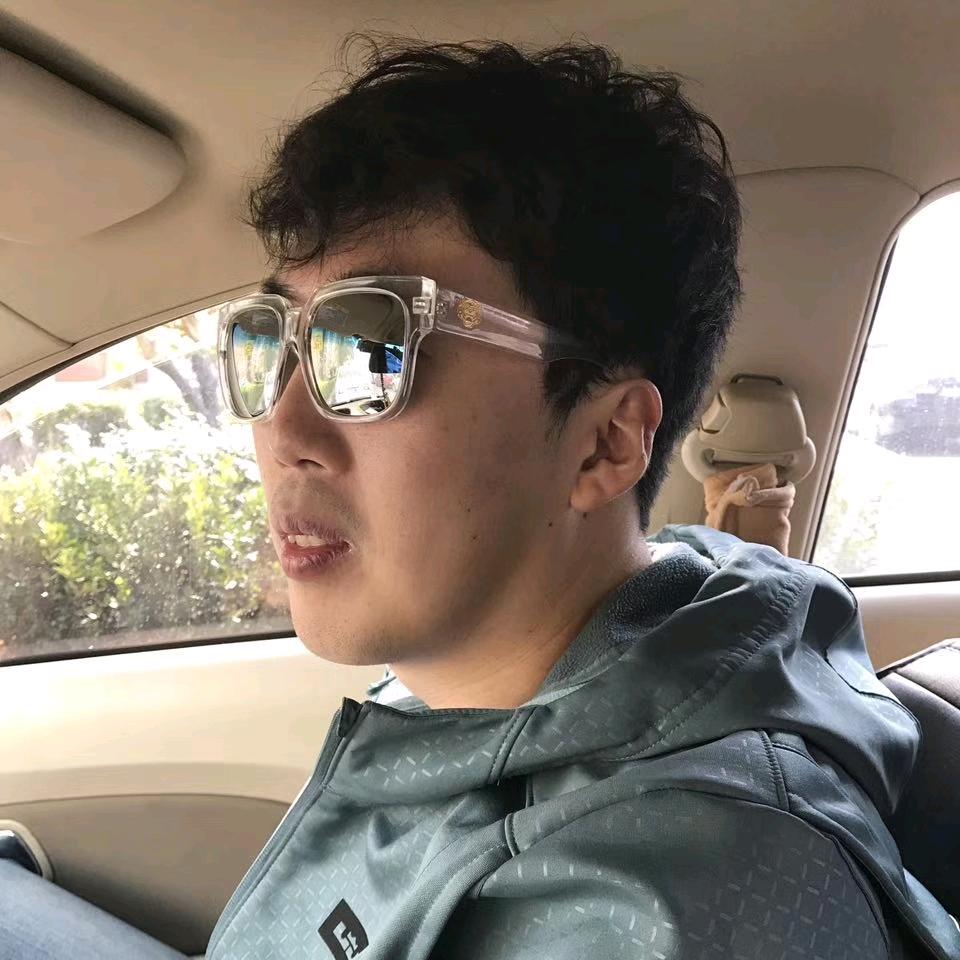 特别严肃