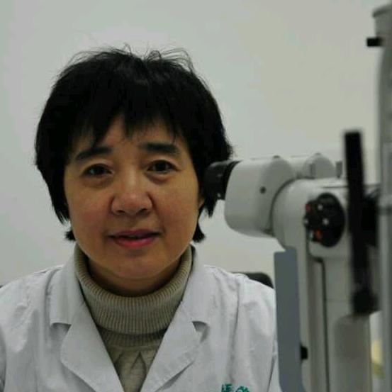 眼科医生周芳教授