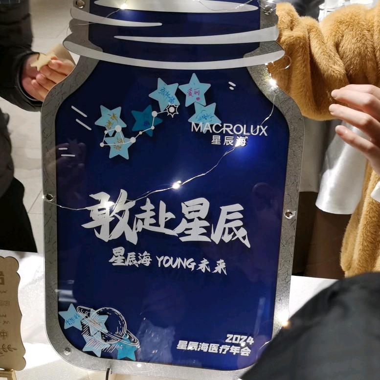 亪茜